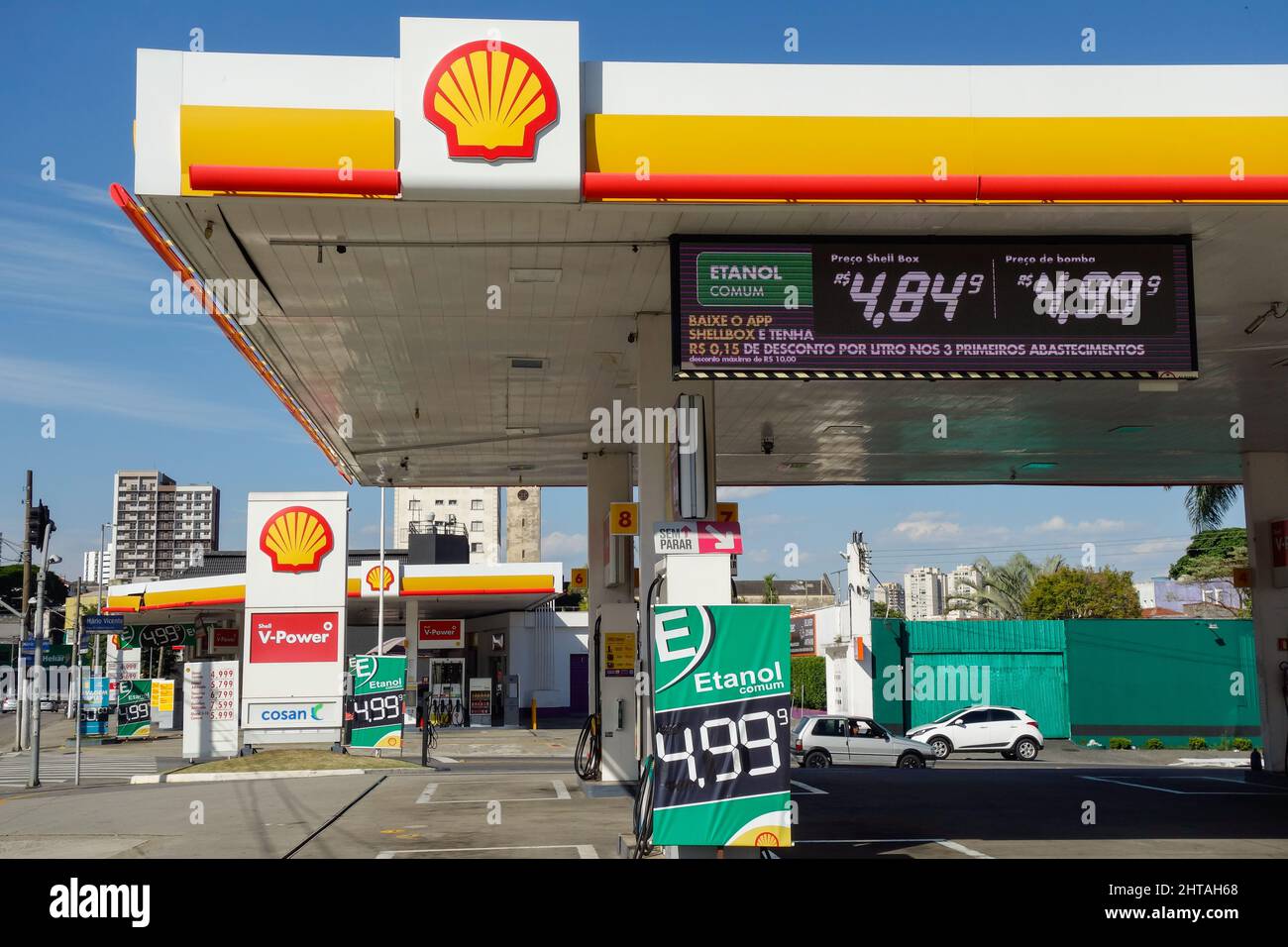 Facciata della stazione di benzina Shell a Sao Paulo, Brasile Foto Stock