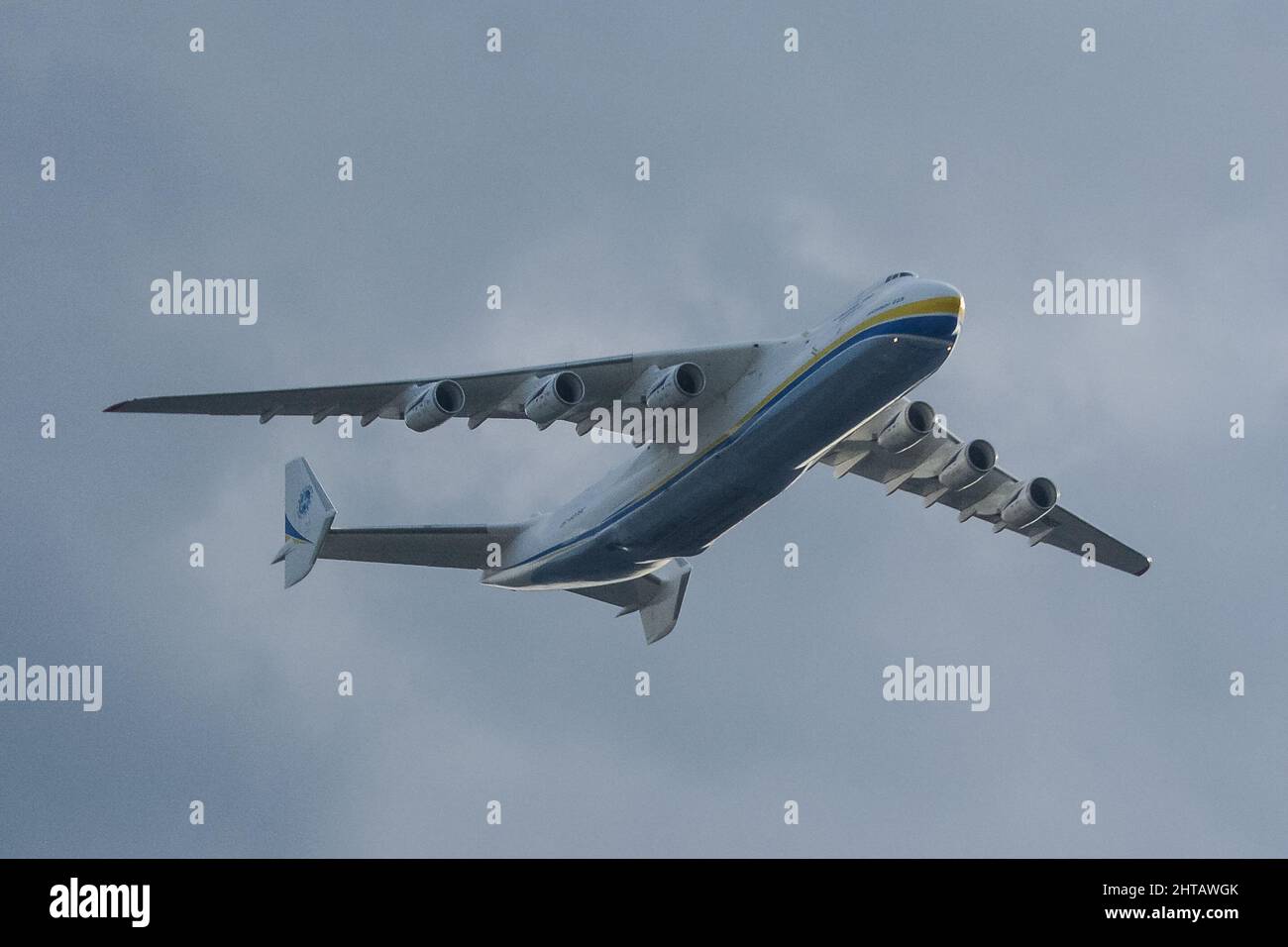 Kiev, Ucraina. 22nd ago 2021. KIEV, UCRAINA - 22 AGOSTO 2021: Aereo ucraino Antonov AN-225 Mriya vola durante una prova per la parata militare del giorno dell'Indipendenza nel centro di Kiev (immagine di credito: © Aleksandr Gusev/Pacific Press via ZUMA Press Wire) Foto Stock