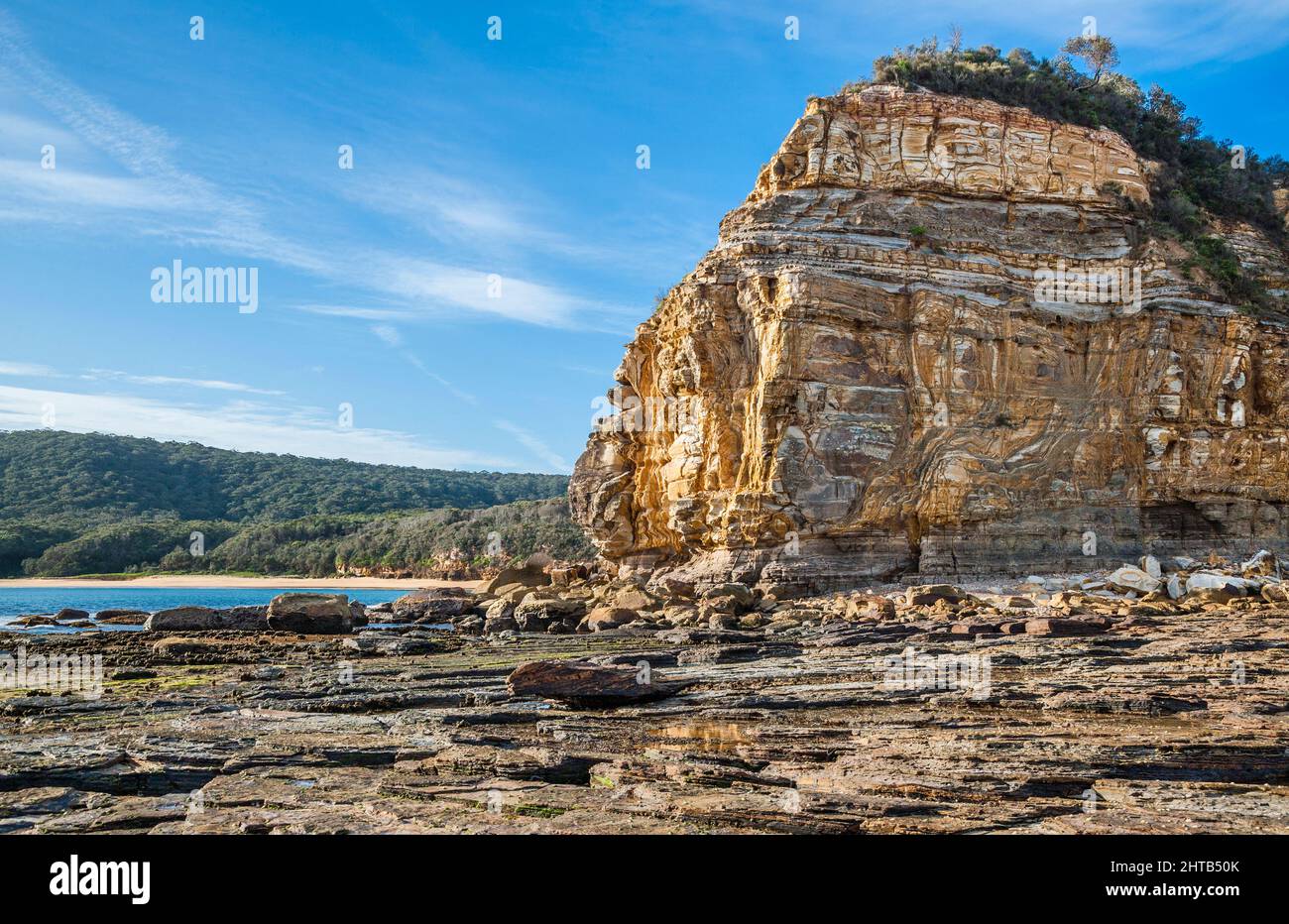 Piattaforma rocciosa e scogliera di arenaria a Bouddi Point, Bouddi National Park, Central Coast, New South Wales, Australia Foto Stock