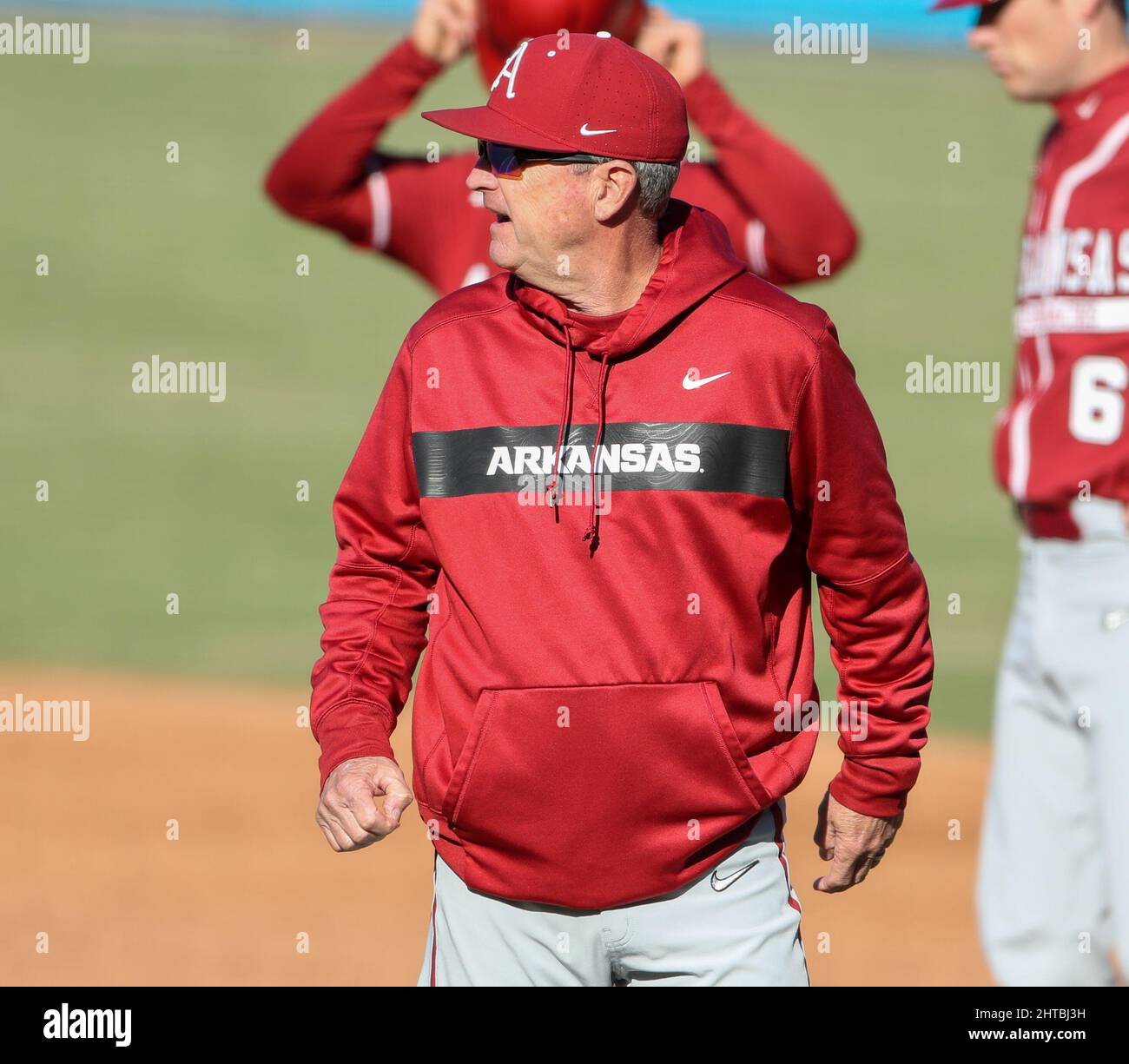 27 febbraio 2022: Il capo allenatore dell'Arkansas Dave Van Horn reagisce a una decisione ufficiale durante una partita di baseball dell'NCAA il 27 febbraio 2022 a Round Rock, Texas. Stanford ha vinto il 5-0. (Credit Image: © Scott Coleman/ZUMA Press Wire) Foto Stock