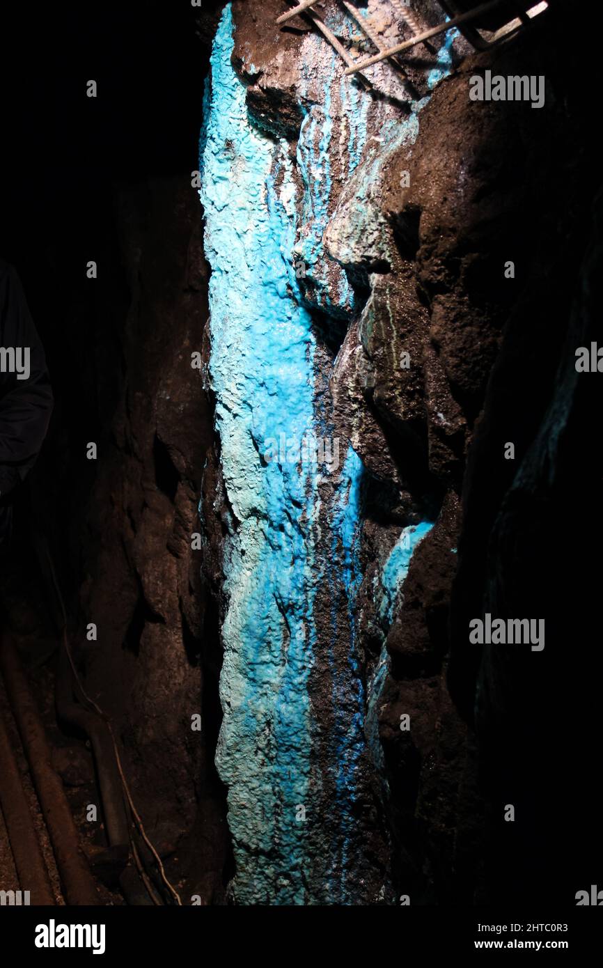 formazione di crisocolla blu sulla parete della miniera. Foto di alta qualità Foto Stock