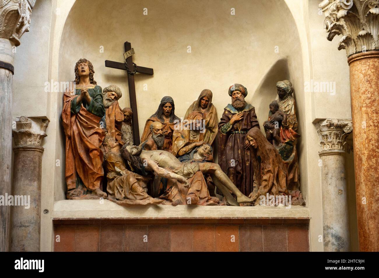 Milano. Italia. La falsa abside di Santa Maria presso San Satiro, cappella di San Satiro con la lamentazione di Agostino de Fondulis Foto Stock