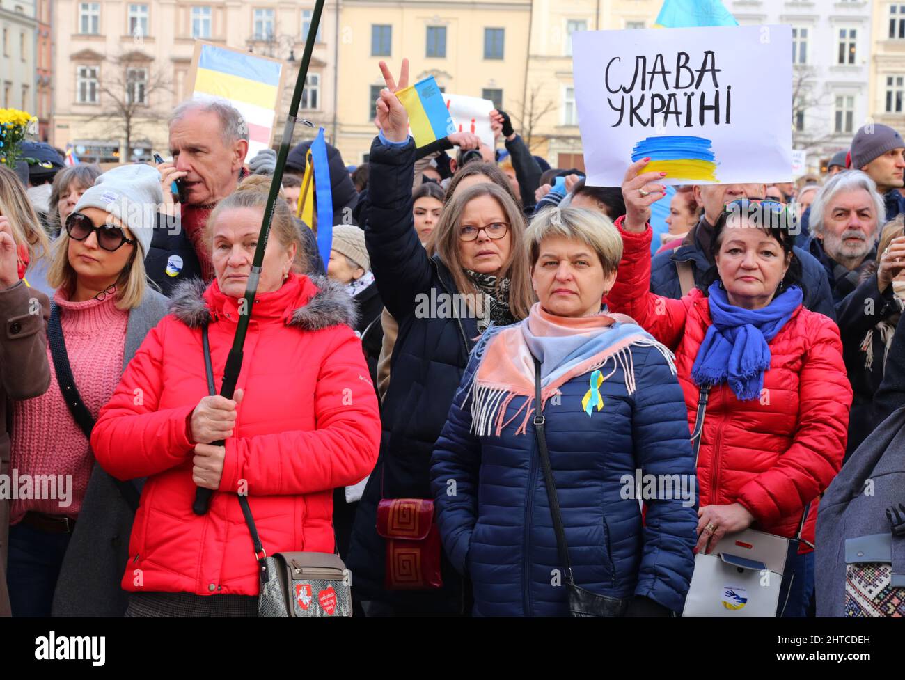 Cracovia. Cracovia. Polonia. Protesta contro la guerra russa con l'Ucraina riunendo espatriati e residenti ucraini e bielorussi con il sostegno polacco Foto Stock