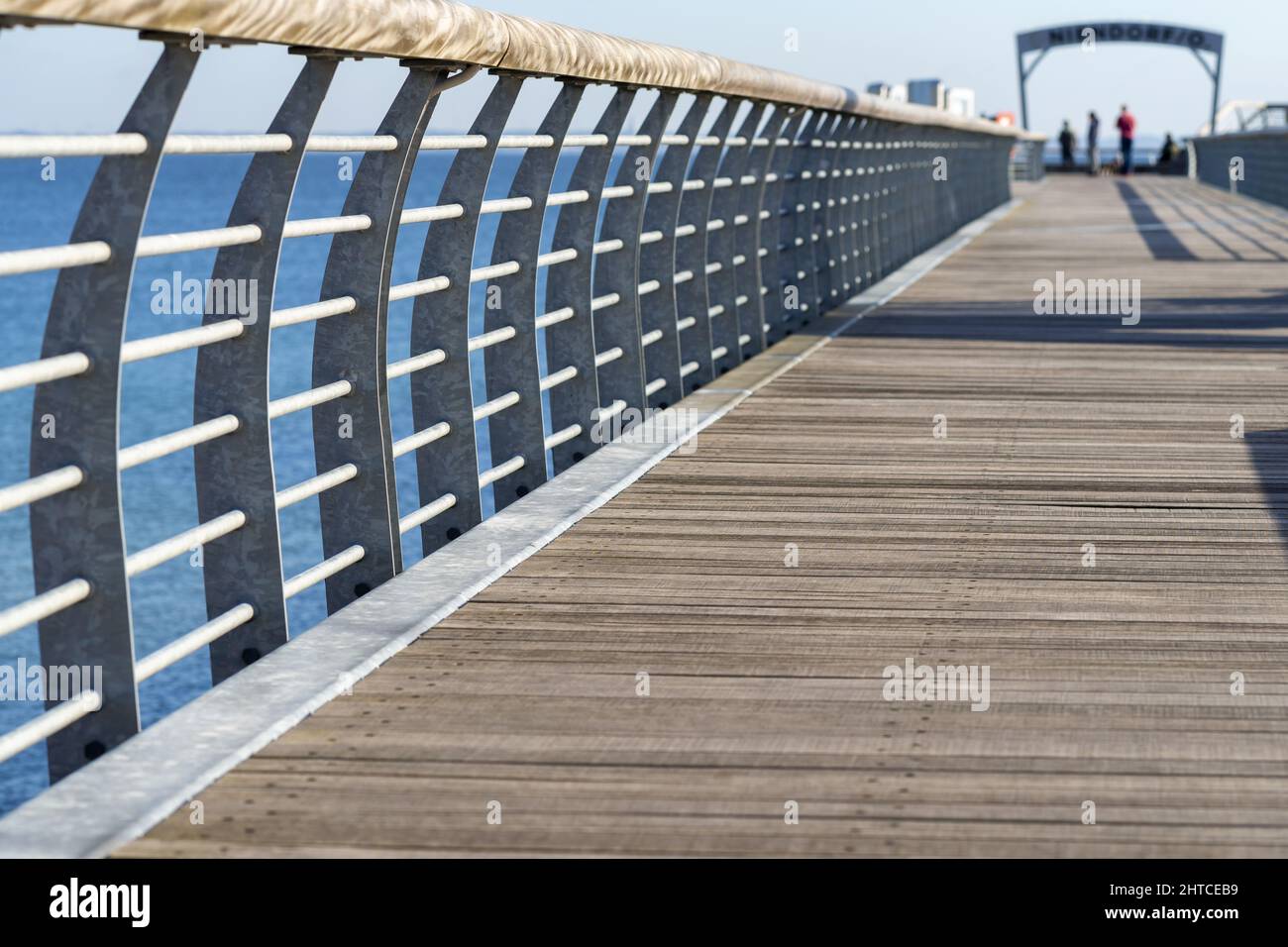 Una foto di un sentiero in legno a Niendorf, sul Mar Baltico in Germania Foto Stock