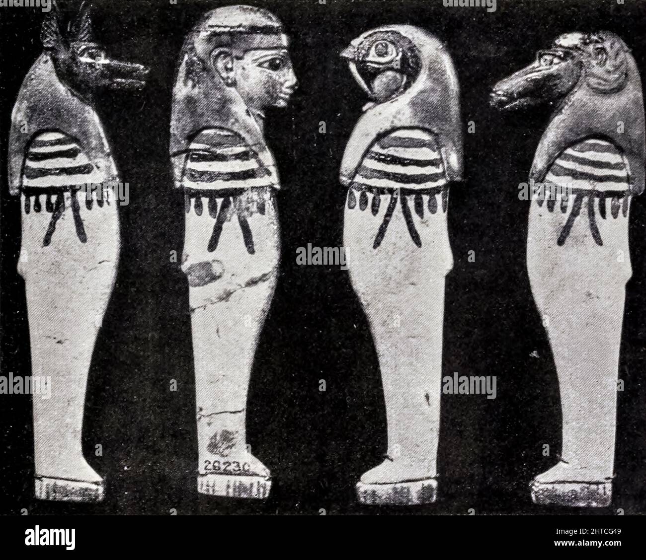 Vasi canopici che rappresentano i quattro figli di Horus dal libro 'Miti e leggende : antico Egitto ' di Lewis Spence, pubblicato Boston : D.D. Nickerson 1910 Foto Stock