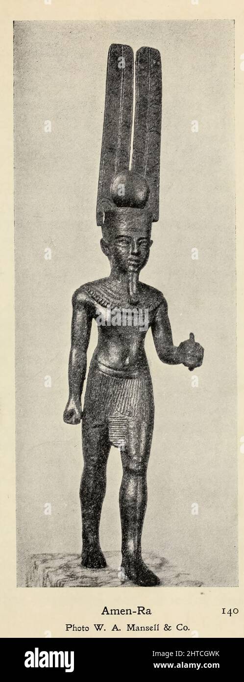 Amen-Ra Amun (Amon, Ammon, Amen) era una grande divinità egiziana antica che appare come membro dell'Ogdoad Hermopolitan. Amun fu attestato dal Vecchio Regno insieme a sua moglie Amunet. Con la Dinastia del 11th (c.. 21st secolo AC), Amun salì alla posizione di divinità patrona di Tebe sostituendo Montu.[1] dal libro 'Miti e leggende : antico Egitto' di Lewis Spence, pubblicato Boston : D.D. Nickerson 1910 Foto Stock