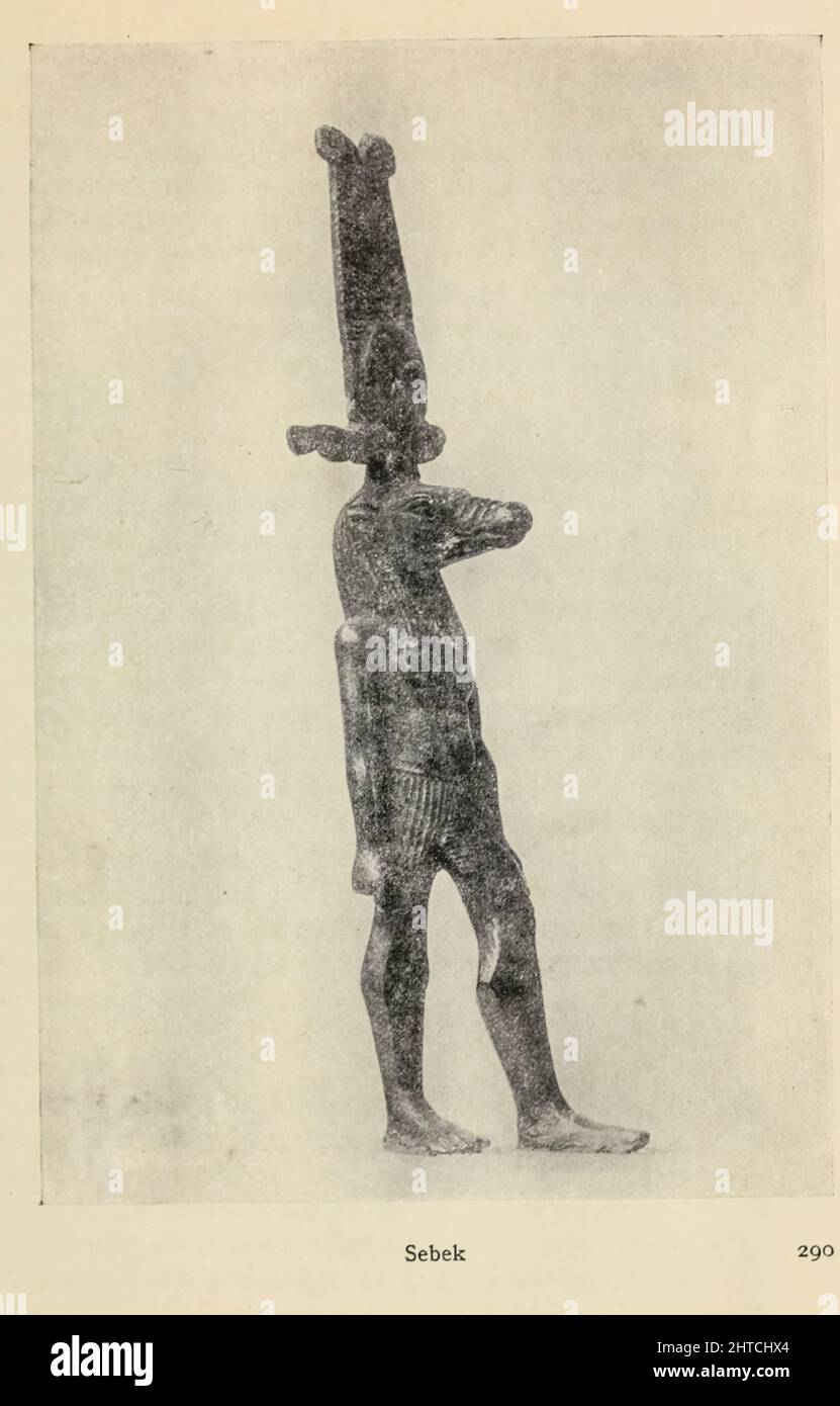 Sobek (detto anche Sebek) era un'antica divinità egiziana con una storia e una natura complessa ed elastica.[3] è associato al coccodrillo del Nilo o al coccodrillo dell'Africa occidentale ed è rappresentato nella sua forma o come un essere umano con una testa di coccodrillo. Sobek era anche associato al potere faraonico, alla fertilità e alla prodezza militare, ma serviva inoltre come divinità protettiva con qualità apotropaiche, invocata soprattutto per la protezione contro i pericoli presentati dal Nilo. Dal libro " Miti e leggende : antico Egitto " di Lewis Spence, pubblicato Boston : D.D. Nickerson 1910 Foto Stock