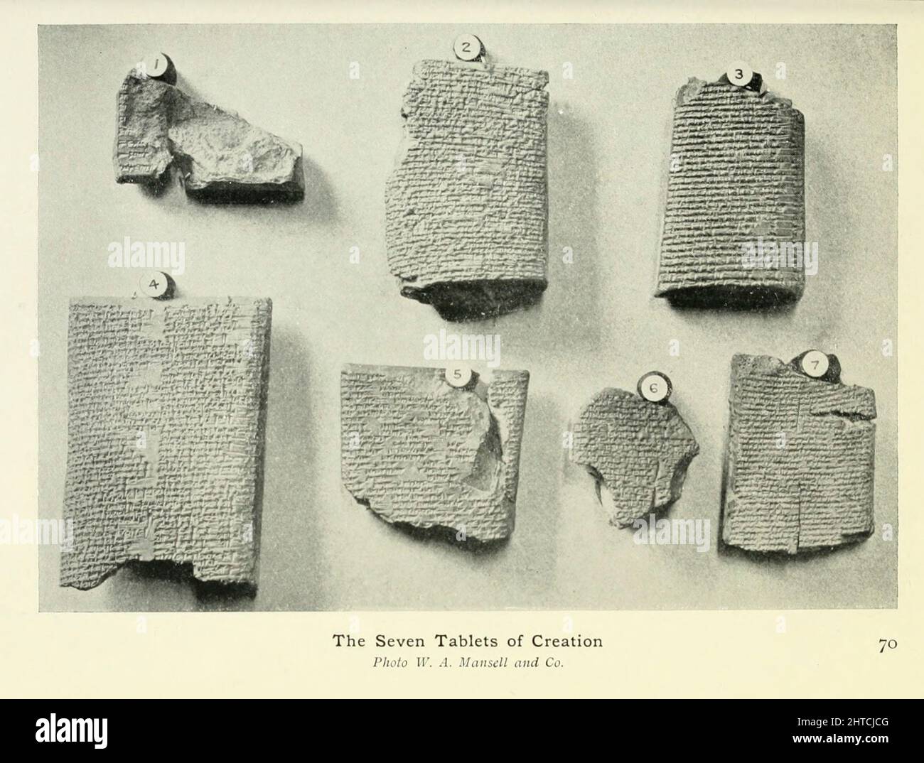 I sette Tablet della creazione dal libro " Miti e leggende di Babylonia & Assiria " di Lewis Spence, pubblicato a Londra : Harrap 1916 Foto Stock