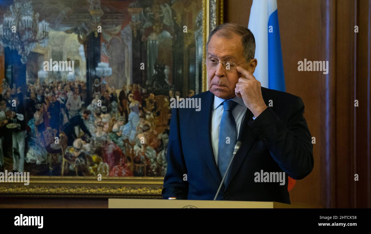 San Pietroburgo, Russia - 15 FEBBRAIO 2021, conferenza stampa dopo la riunione dei ministri degli Esteri Sergei Lavrov e Pekka Haavito (fin) Foto Stock