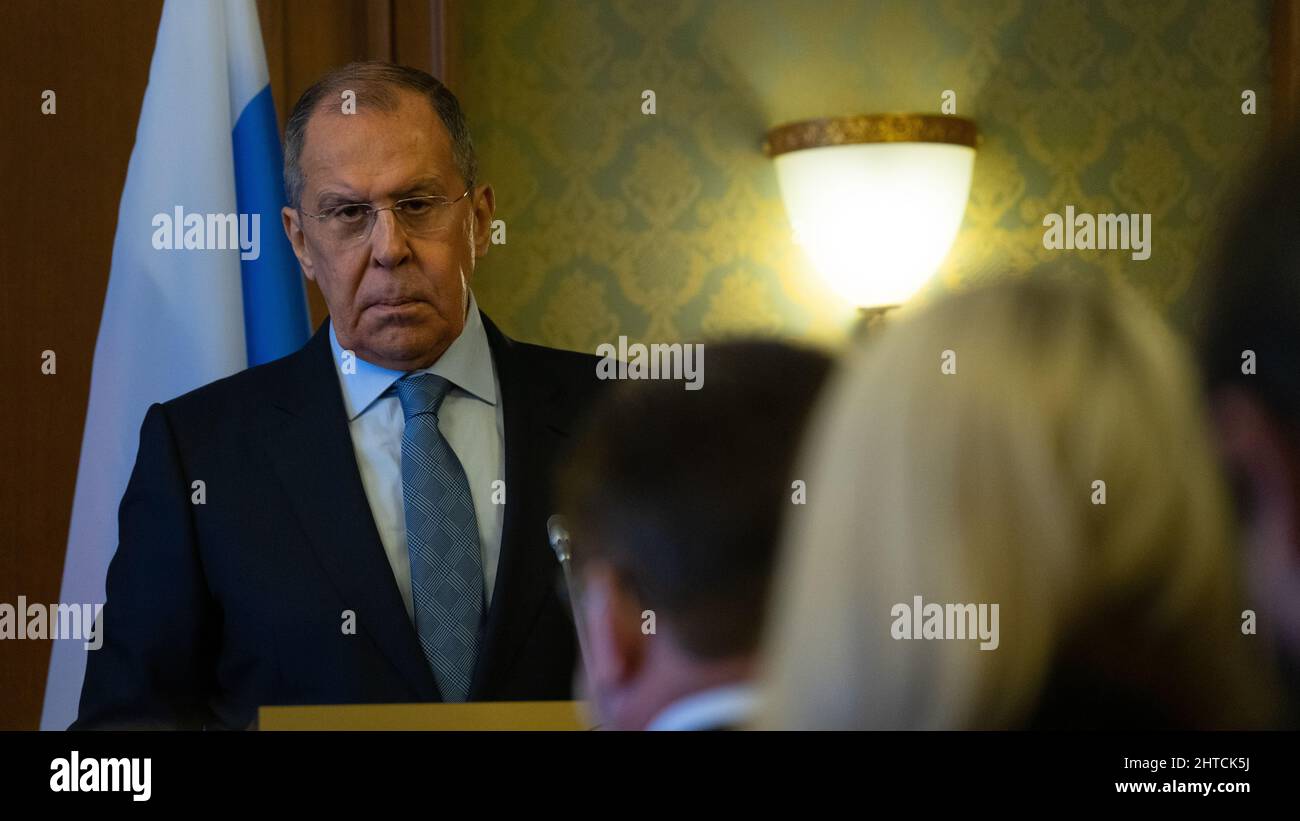 San Pietroburgo, Russia - 15 FEBBRAIO 2021, conferenza stampa dopo la riunione dei ministri degli Esteri Sergei Lavrov e Pekka Haavito (fin) Foto Stock