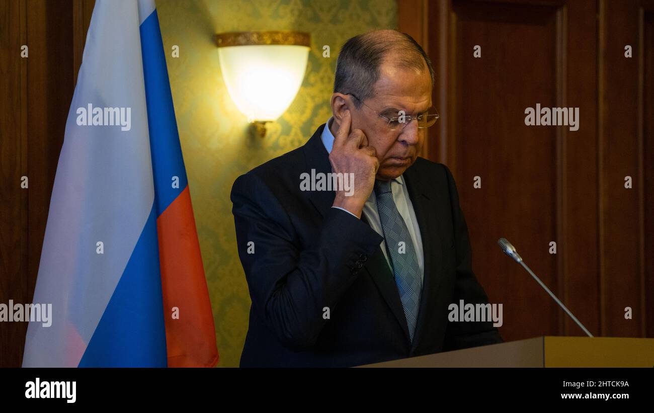 San Pietroburgo, Russia - 15 FEBBRAIO 2021, conferenza stampa dopo la riunione dei ministri degli Esteri Sergei Lavrov e Pekka Haavito (fin) Foto Stock