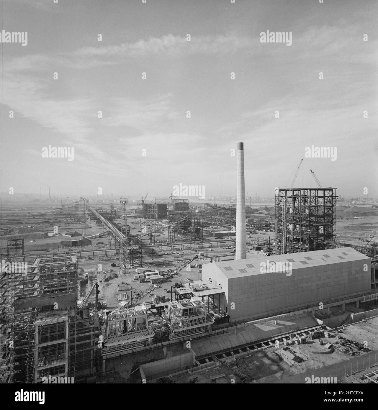 Steel Works, Redcar and Cleveland, North Yorkshire, 16/09/1975. Una vista generale sull'area di movimentazione dei minerali presso la British Steel Works di Redcar. Questa immagine è stata utilizzata nell'edizione di gennaio 1976 della newsletter aziendale di Team Spirit The Laing. Foto Stock