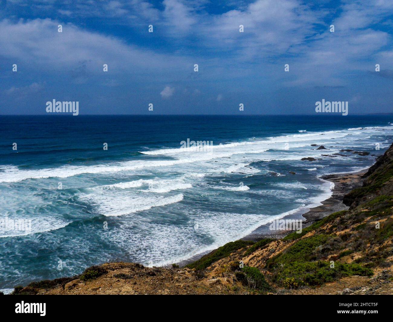 Vista naturale della splendida costa rocciosa di Alentejo Litoral, Portogallo Foto Stock