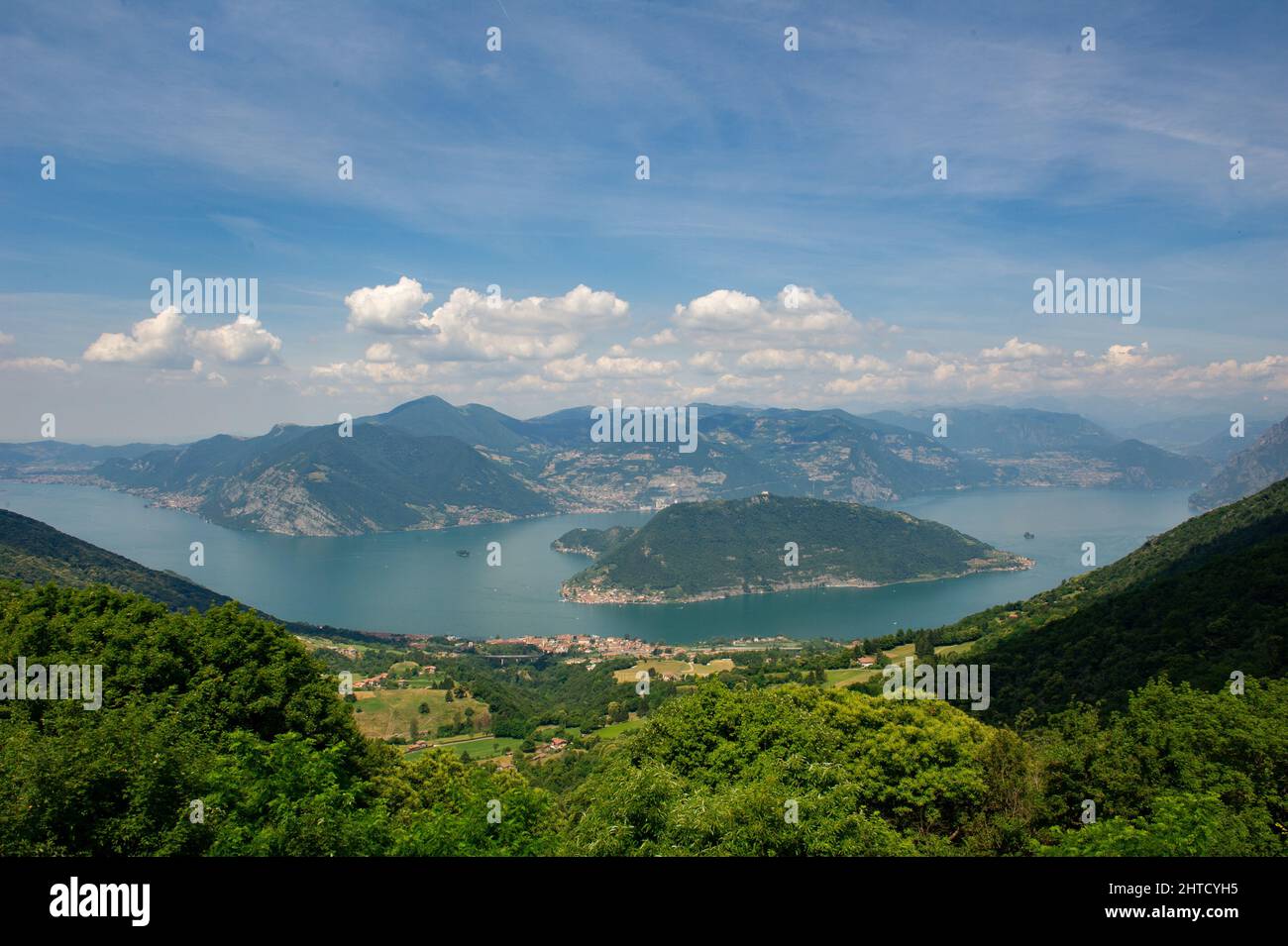 Europa, Italia, Lombardia, Lago d'Iseo, Lago di Sebino, Sulzano, vista panoramica Foto Stock