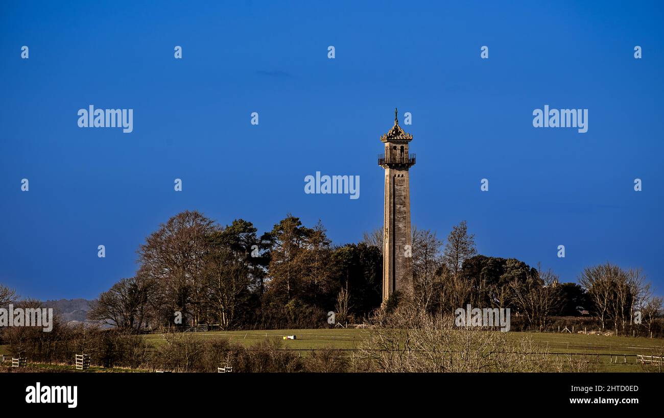 Il Somerset Monument nel villaggio di Hawkesbury Upton nel Gloucestershire del sud. Costruito nel 1834 per commemorare Lord Robert Somerset soldato e MP. Foto Stock