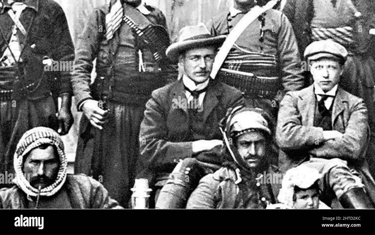 MARK SYKES (1879-1919) politico inglese, soldato e consigliere diplomatico con un gruppo di soldati libanesi prima della firma segreta dell'accordo di Sykes-Picot nel 1916 per dividere l'impero ottomano alla fine della prima Guerra Mondiale. Foto Stock