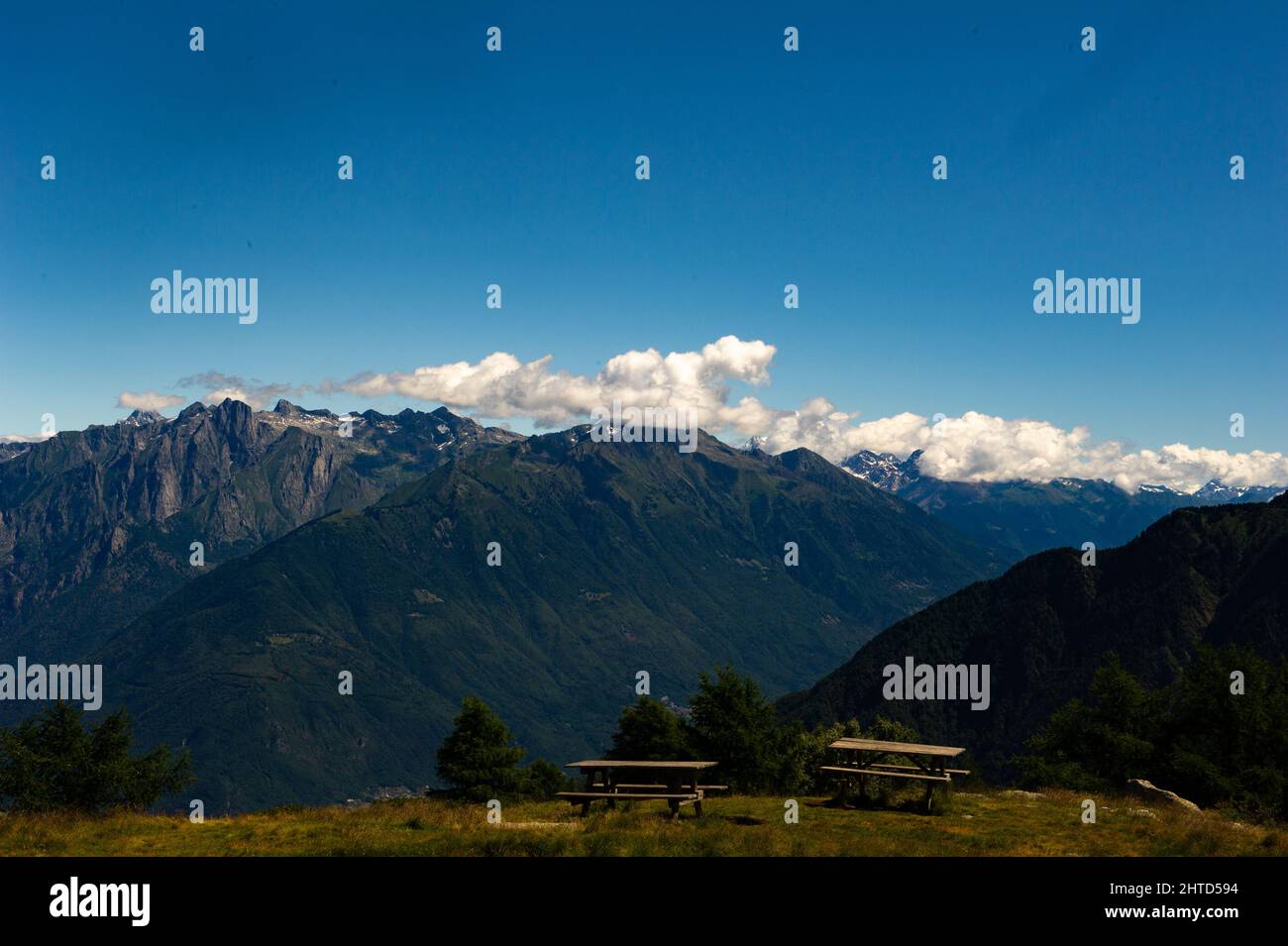 Europa, Italia, Lombardia, provincia di Lecco, paesaggio dalla cima del Monte Legnoncino. Foto Stock