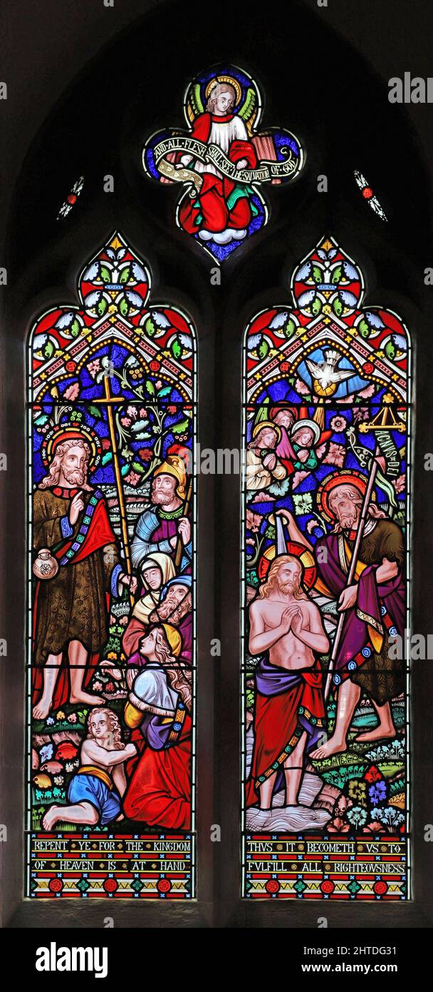 Una vetrata che raffigura San Giovanni Battista predicando e battezzando Gesù, la Chiesa di San Giovanni Battista, Mathon, herefordshire Foto Stock