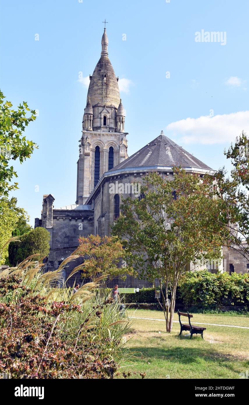 Eglise Sainte-Marie de la Bastide, Bordeaux, Francia, costruito 1864-87, architetto Paul Abadie, in stile pastiche neo-medievale. Foto Stock