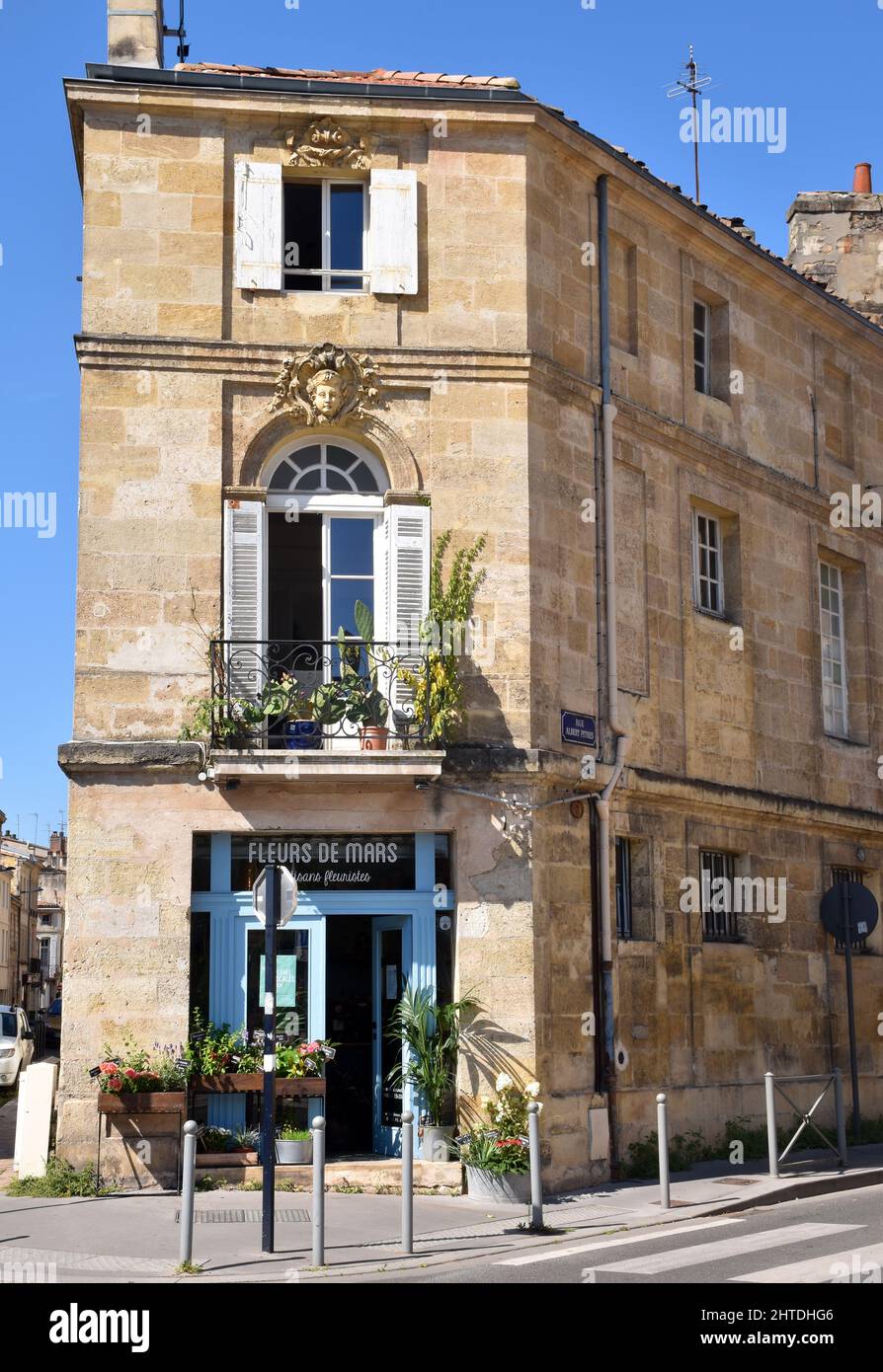 L'angolo eccezionalmente acuto tra Rue de la Course e Rue Albert Pitre riunione in Place Paul Doumer, nel quartiere Chartrons di Bordeaux Foto Stock