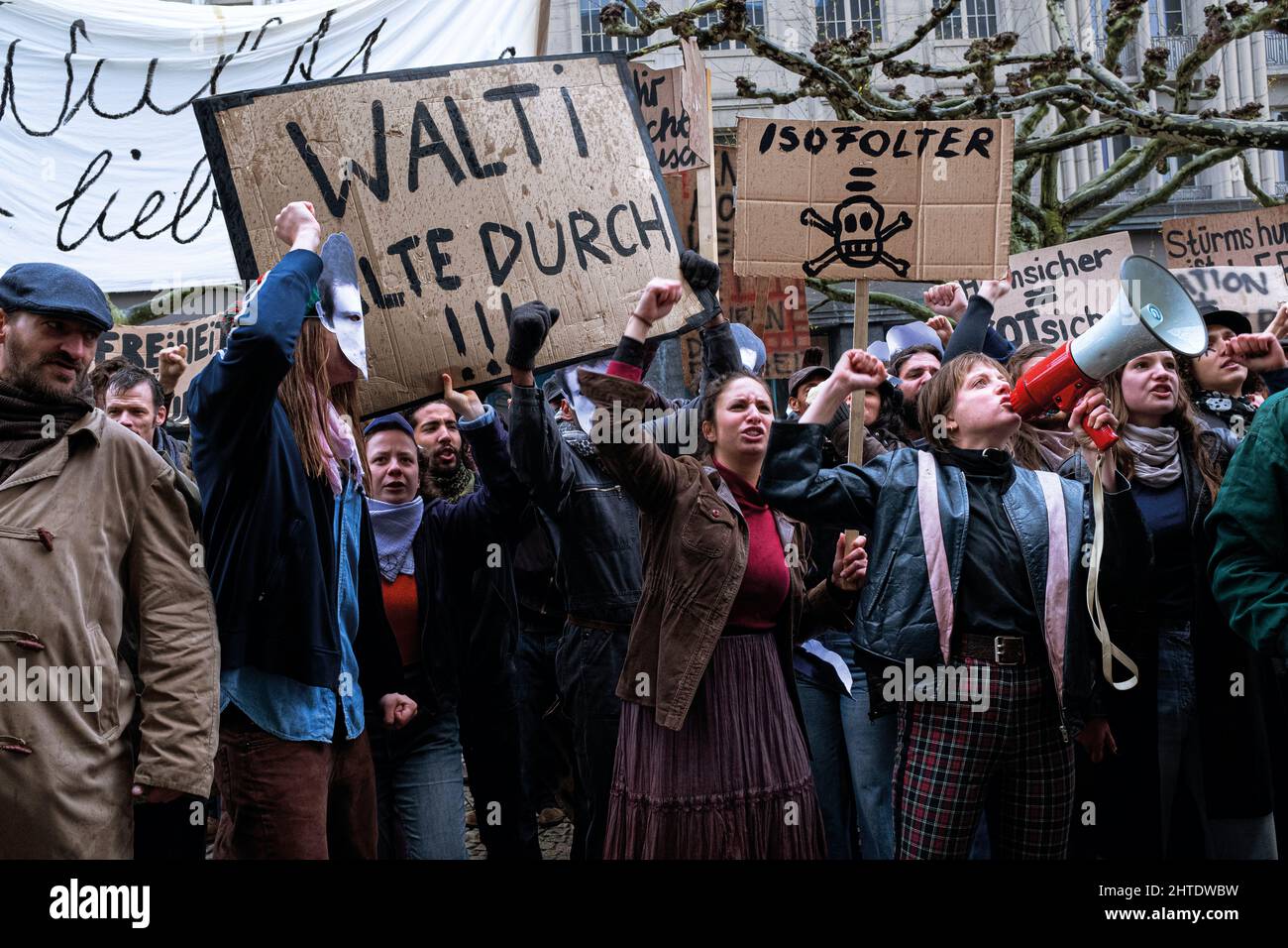 UCCELLI IN GABBIA (2020) -titolo originale: BIS WIR TOT SIND ODER FREI-, diretto da OLIVER RIHS. Credit: ARTE / Bayerischer Rundfunk / Album Foto Stock