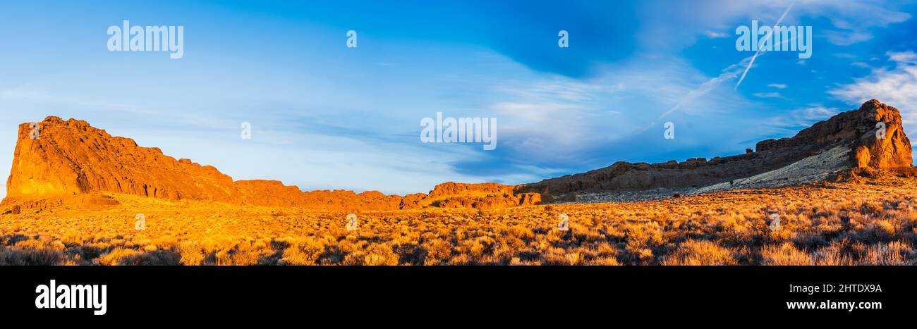 Panorama mattutino di Fort Rock, Oregon Desert Foto Stock