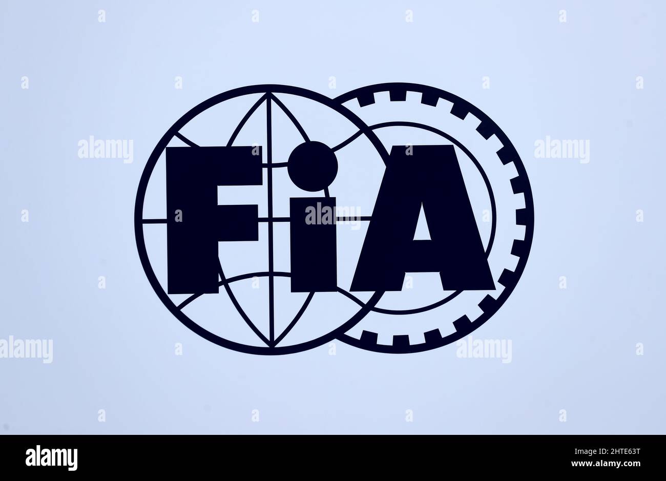 La FIA si insignita durante la seconda giornata di test pre-stagione sul circuito di Barcellona-Catalunya, Spagna. Data immagine: Giovedì 24 febbraio 2022. Foto Stock