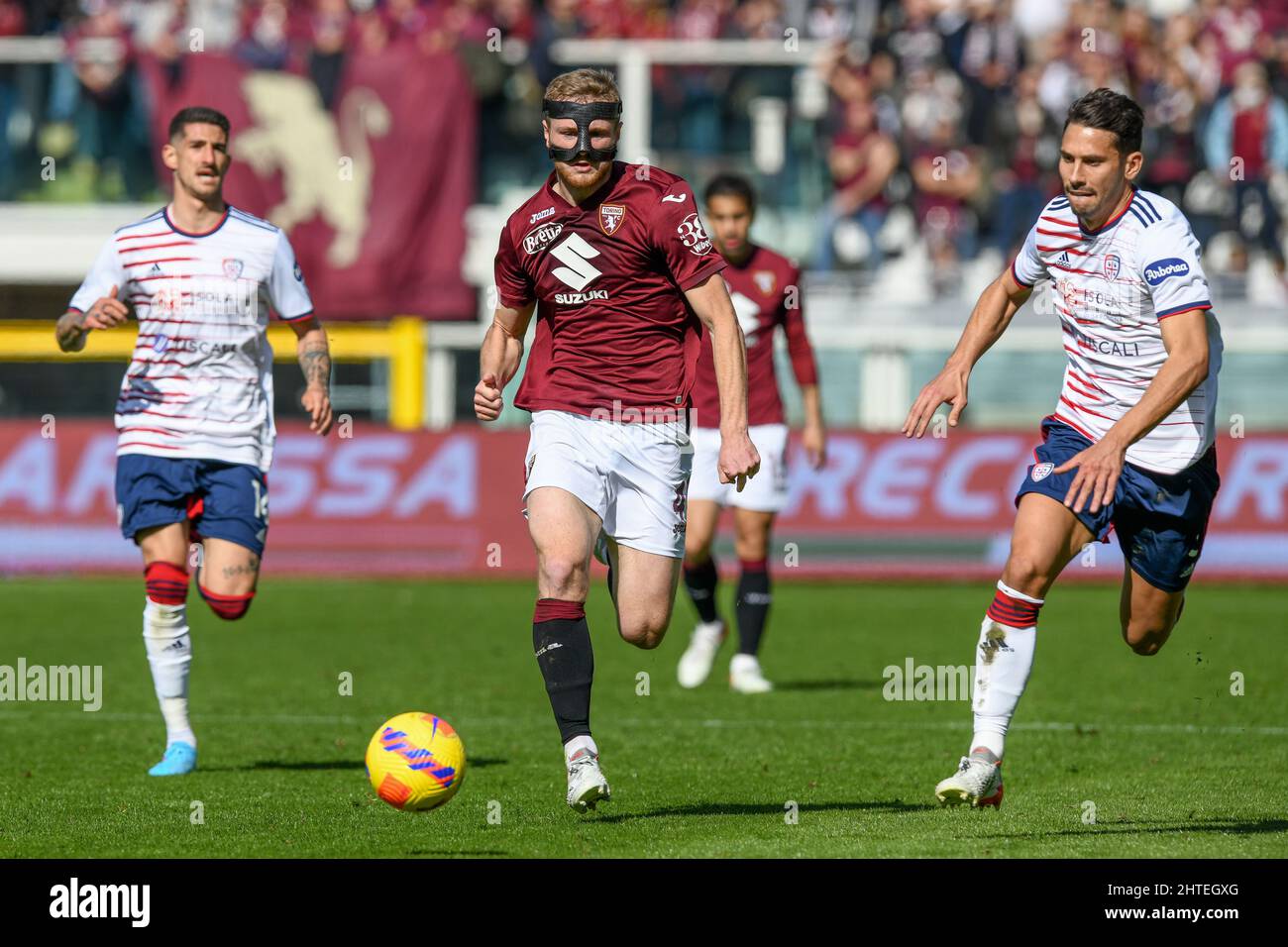 Torino, Italia. 27th, febbraio 2022. Tommaso Pobega (4) di Torino ha visto durante la Serie una partita tra Torino e Cagliari allo Stadio Olimpico di Torino. (Photo credit: Gonzales Photo - Tommaso Fimiano). Foto Stock