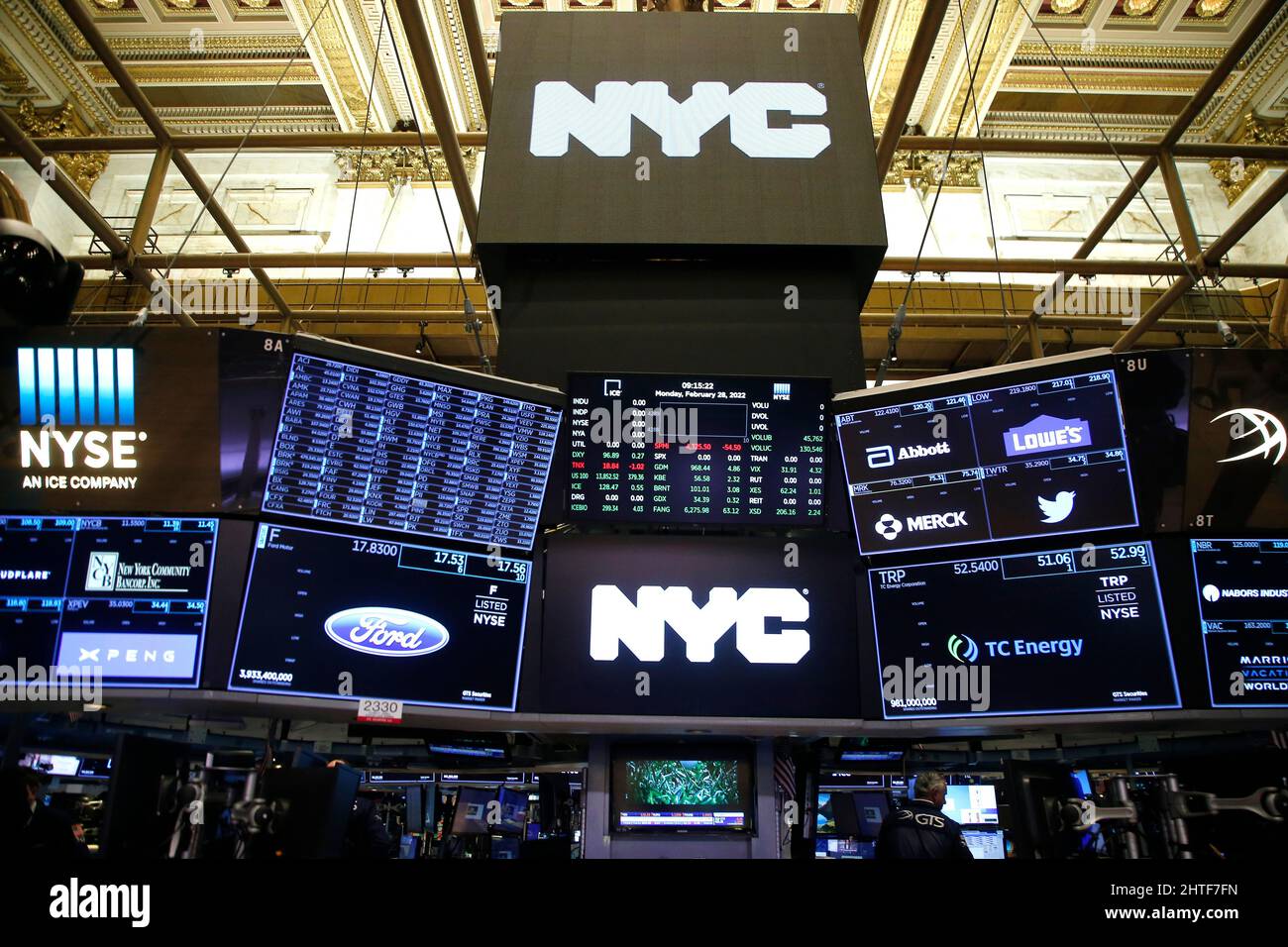 New York City, USA. 28th Feb 2022. Vista generale della borsa prima del sindaco di New York Eric Adams suona il campanello di apertura alla Borsa di New York il 28 febbraio 2022 a New York City, USA. (Foto di John Lamparski/Sipa USA) Credit: Sipa USA/Alamy Live News Foto Stock