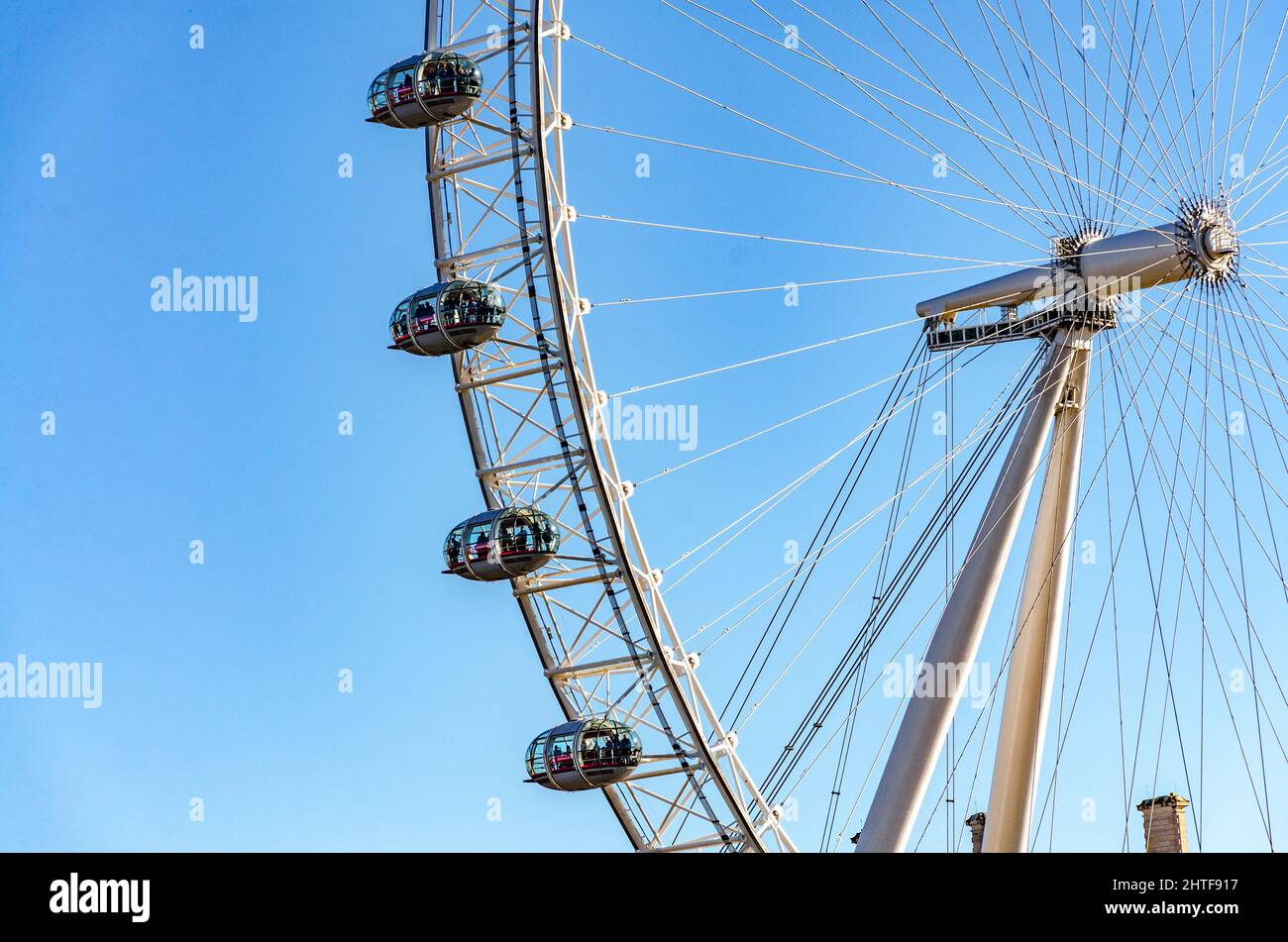 Vista ravvicinata dei pod sul London Eye, un punto di riferimento e attrazione turistica a Londra, Regno Unito Foto Stock