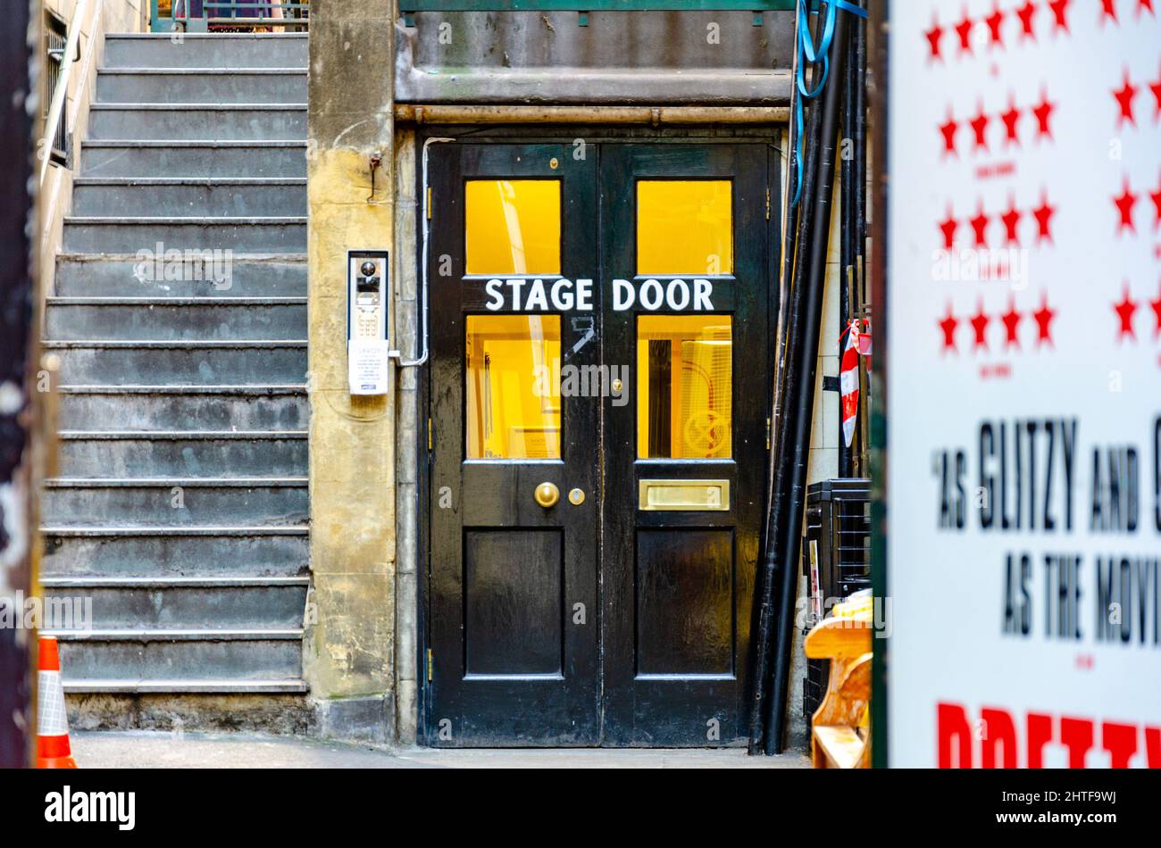The Stage Door, ingresso posteriore al Savoy Theatre di Londra, Regno Unito. Foto Stock