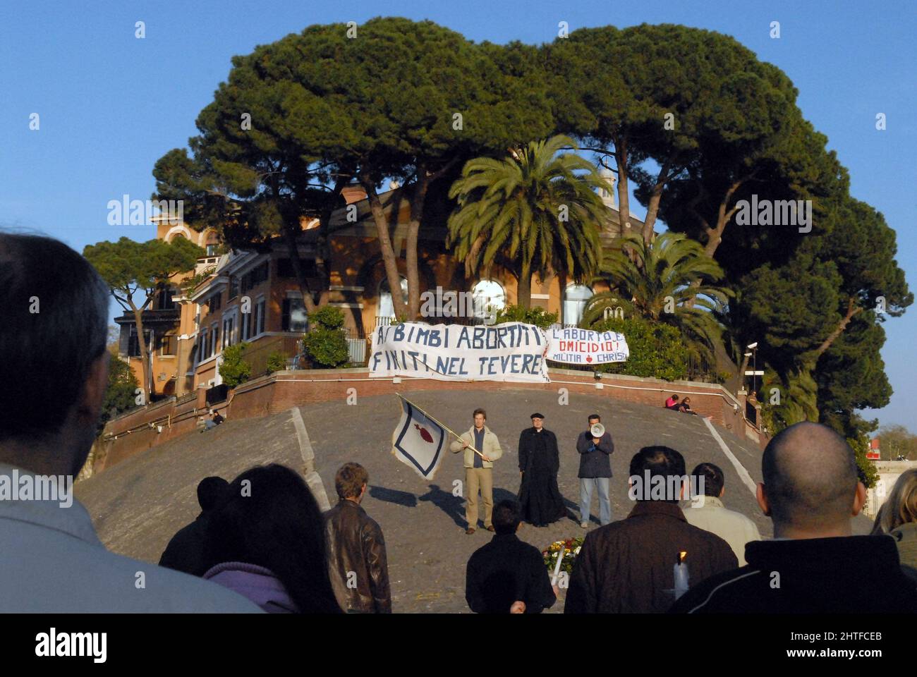 Roma, Italia 31/03/2007: Processione anti-aborto fiaccolata da Militia Christi, isola di Tiberina. ©Andrea Sabbadini Foto Stock