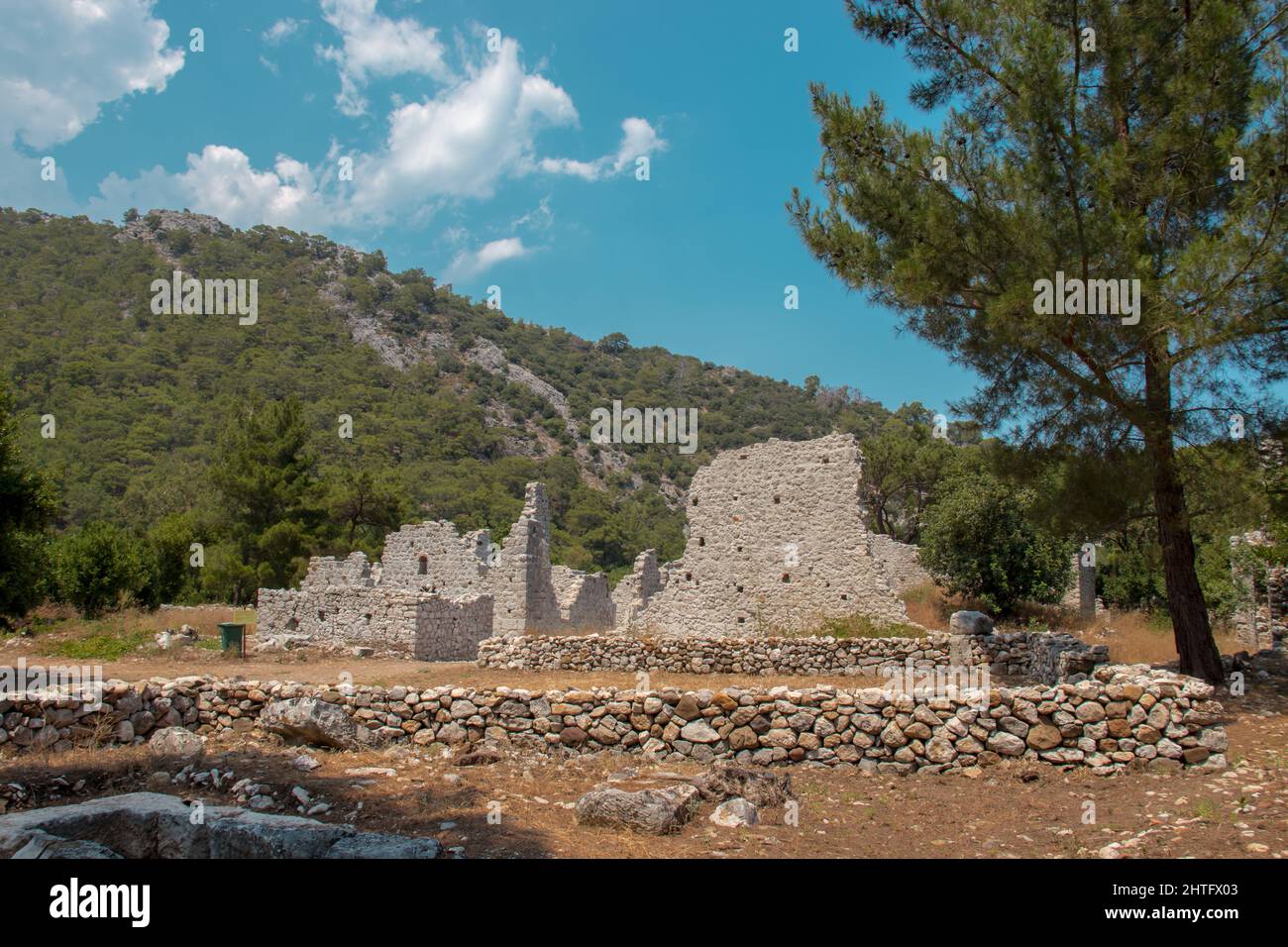 Rovine dell'antica città di Olympos, antica città greca e romana di Olympos sulla via Lycia, provincia di Antalya Foto Stock
