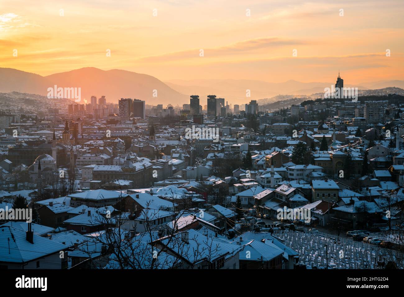 Vista panoramica tramonto sulla città Sarajevo paesaggio urbano Bosnia Foto Stock