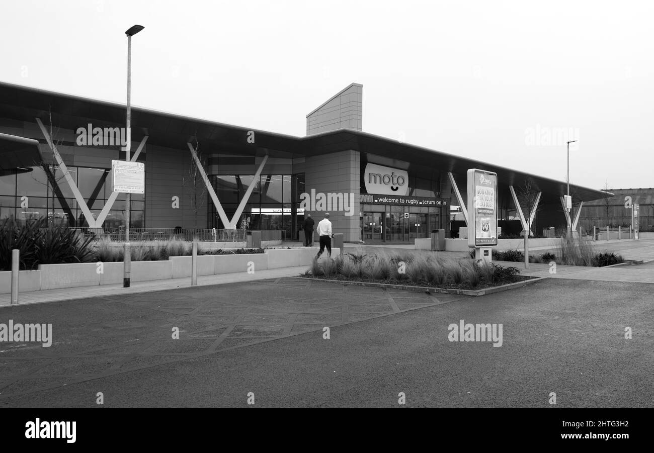 La stazione di servizio della New Rugby Motorway sull'autostrada M6 a Warwickshire UK Foto Stock