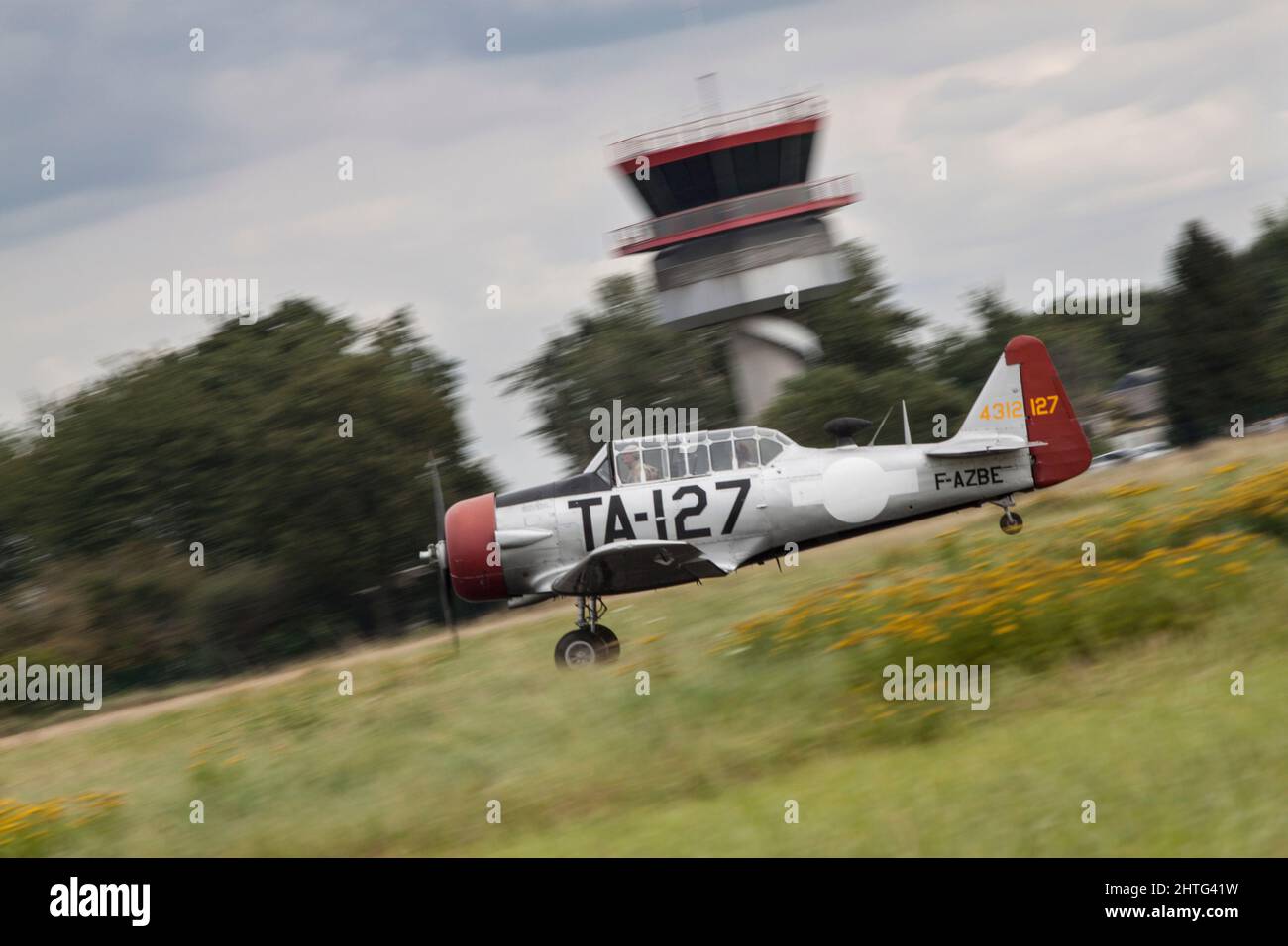 2021 ParisVillaroche Air Legend Meeting - 1938 Nord America AT-6C Harvard Mk2A Foto Stock