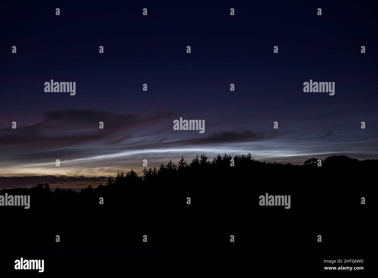 Bel colpo notturno di nuvole blu Nottilucenti in Eastern Cleddau Foto Stock