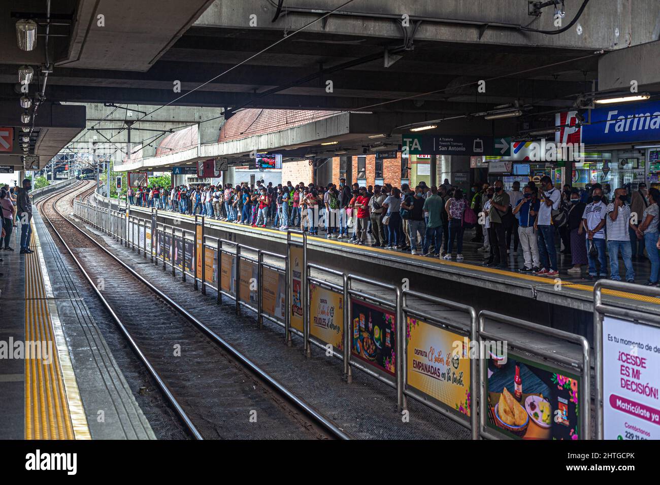 Piattaforma della stazione della metropolitana, Medellín, Colombia. Foto Stock