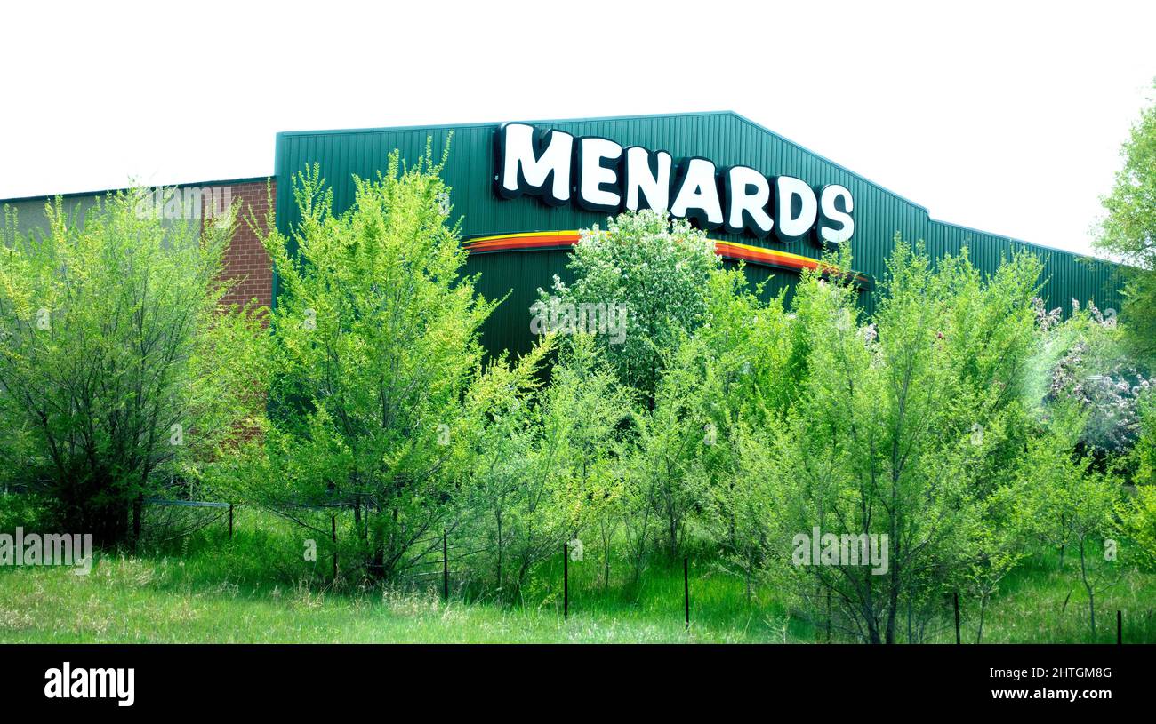 Paesaggistico Menards casa negozio che offre riparazione, elettrodomestici e materiali da costruzione. Anoka Minnesota, Stati Uniti d'America Foto Stock