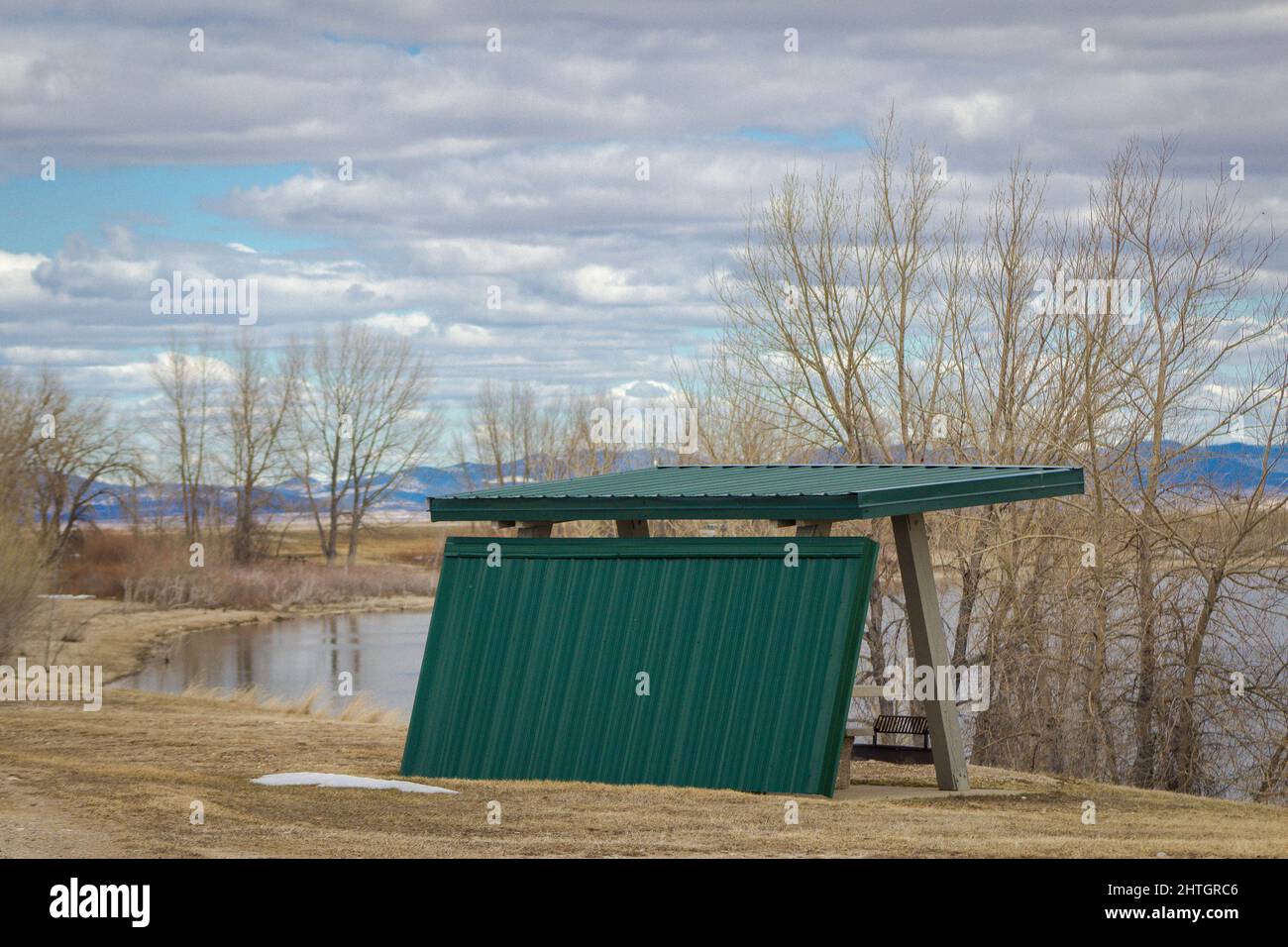 Rifugio per picnic al Brush Lake state Park vicino a Lewistown, Montana Foto Stock