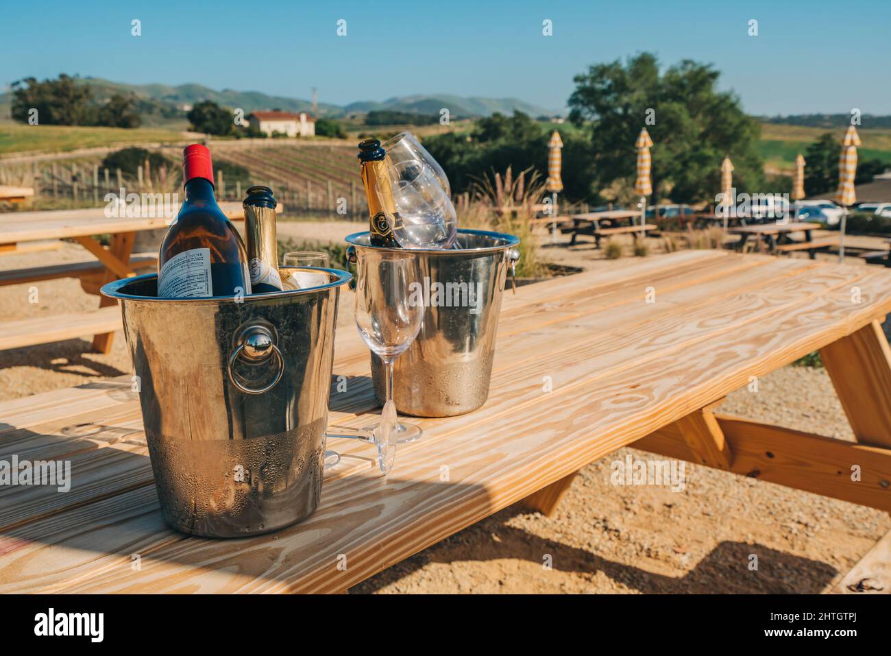 San Luis Obispo County, California, USA - 21 febbraio 2022. Degustazione di vini. Laetitia Vineyard and Winery a San Luis Obispo County, California Central Foto Stock