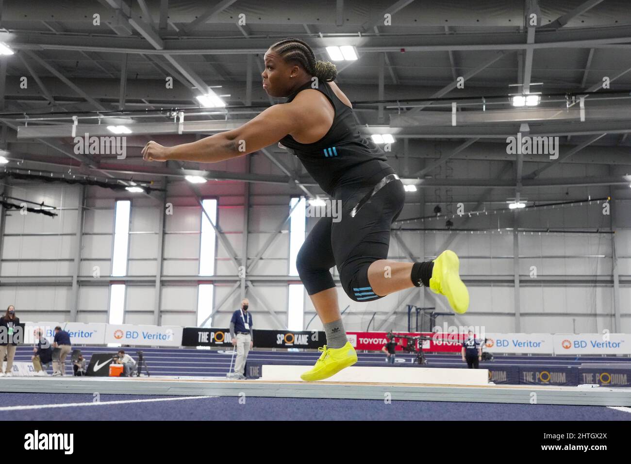 Jessica Ramsey si piazza quarta nel tiro femminile messo a 61-2 3/4 (18.66m) durante gli USA Indoor Championships sul podio, sabato 26 febbraio 2022, a Spokane, lavaggio Foto Stock