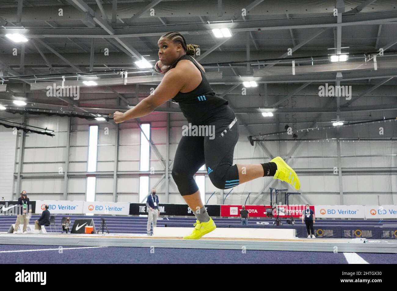 Jessica Ramsey si piazza quarta nel tiro femminile messo a 61-2 3/4 (18.66m) durante gli USA Indoor Championships sul podio, sabato 26 febbraio 2022, a Spokane, lavaggio Foto Stock