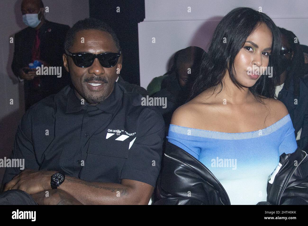 Idris Elba e Sabrina Dhowre Elba partecipano allo spettacolo Off-White Womenswear Autunno/Inverno 2022-2023 Spaceship Earth: An 'Imaginary Experience' al Palais Brongniart durante la Paris Fashion Week di Parigi, Francia, il 28 febbraio 2022. Foto di Aurore Marechal/ABACAPRESS.COM Foto Stock