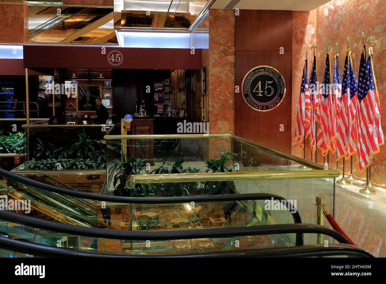 45 Wine & Whiskey aka Trump Bar all'interno della Trump Tower al 725 5th Avenue.Midtown Manhattan.New York City.NY.USA Foto Stock