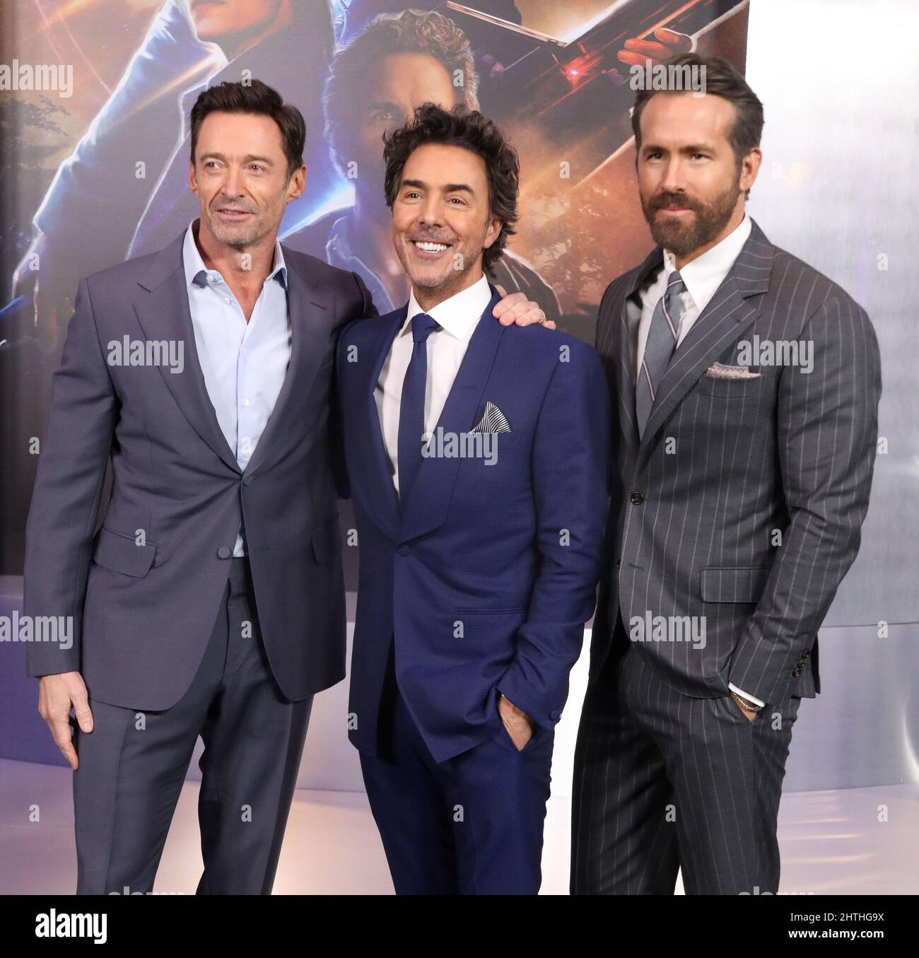 28 febbraio 2022, New York, New York, USA: Gli attori HUGH JACKMAN, il regista SHAWN LEVY e RYAN REYNOLDS partecipano alla prima di New York di ‘l'Adam project€™ che si è tenuto presso la Alice Tully Hall al Lincoln Center. (Credit Image: © Nancy Kaszerman/ZUMA Press Wire) Foto Stock