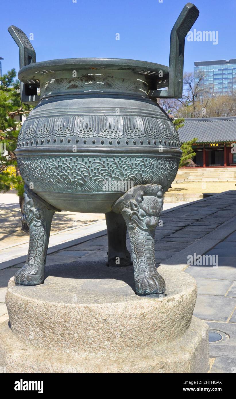 Antico forno coreano di bronzo incenso. Foto Stock