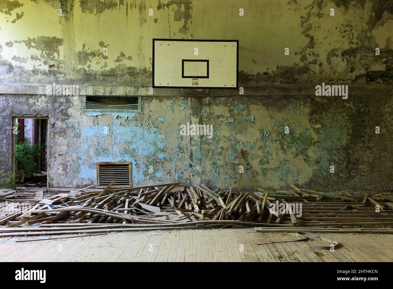 Ukraine, Sperrzone, Pripjat, in der unbewohnbaren 30 chilometri-zone um das Kraftwerk von Tschernobyl und der Arbeitersiedlung Pripjat, Turnhalle Foto Stock