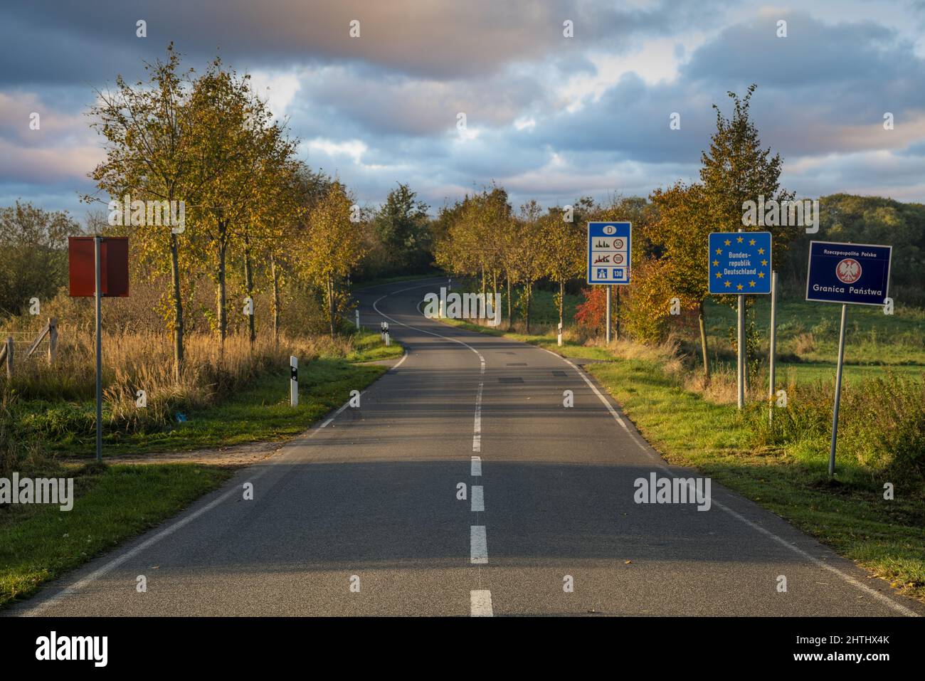 Strada al confine tra la Polonia e la Germania Foto Stock