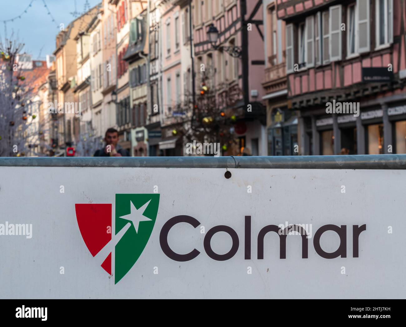 Colmar, Francia - 13 dicembre 2021: Colmar è una famosa città storica in Alsazia, nella Francia nord-orientale, nel dipartimento dell'Alto Reno, di cui è Foto Stock